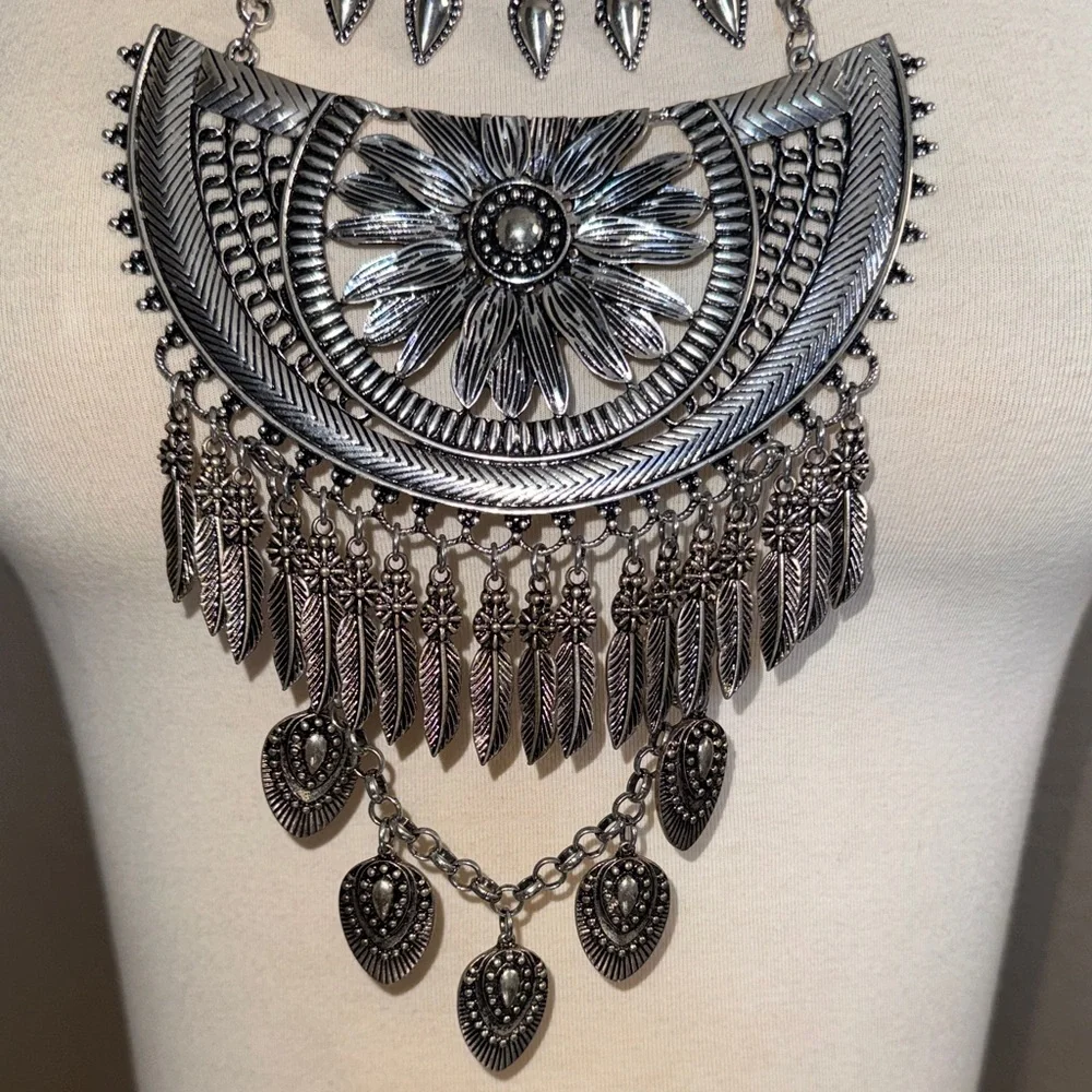 Stunning Tribal Large Statement Bib Necklace - Picture 3 of 12
